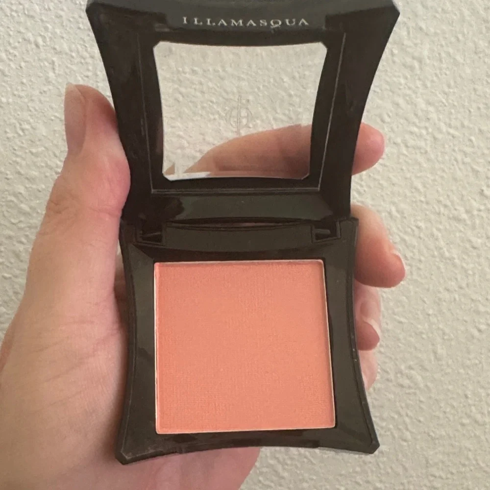 Illamasqua Powder Blusher in Lover NWT
